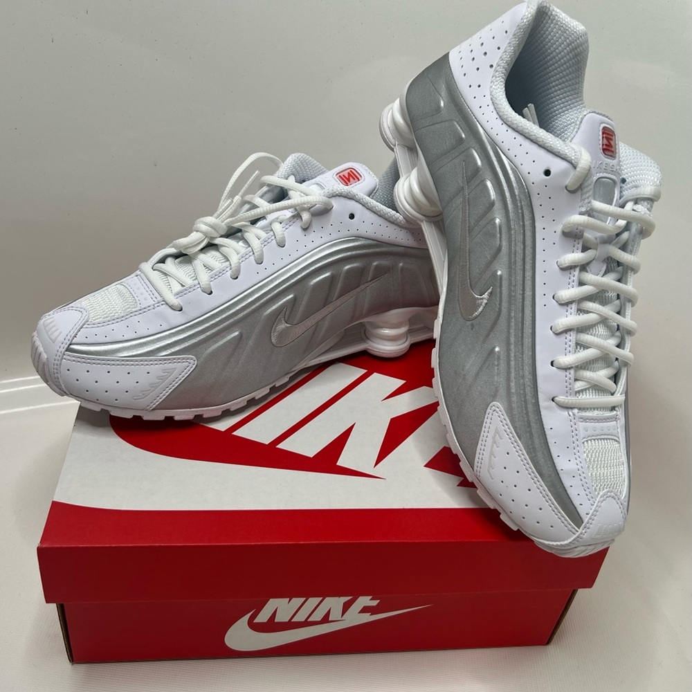 Authentic Nike Shox R4 size 10.5